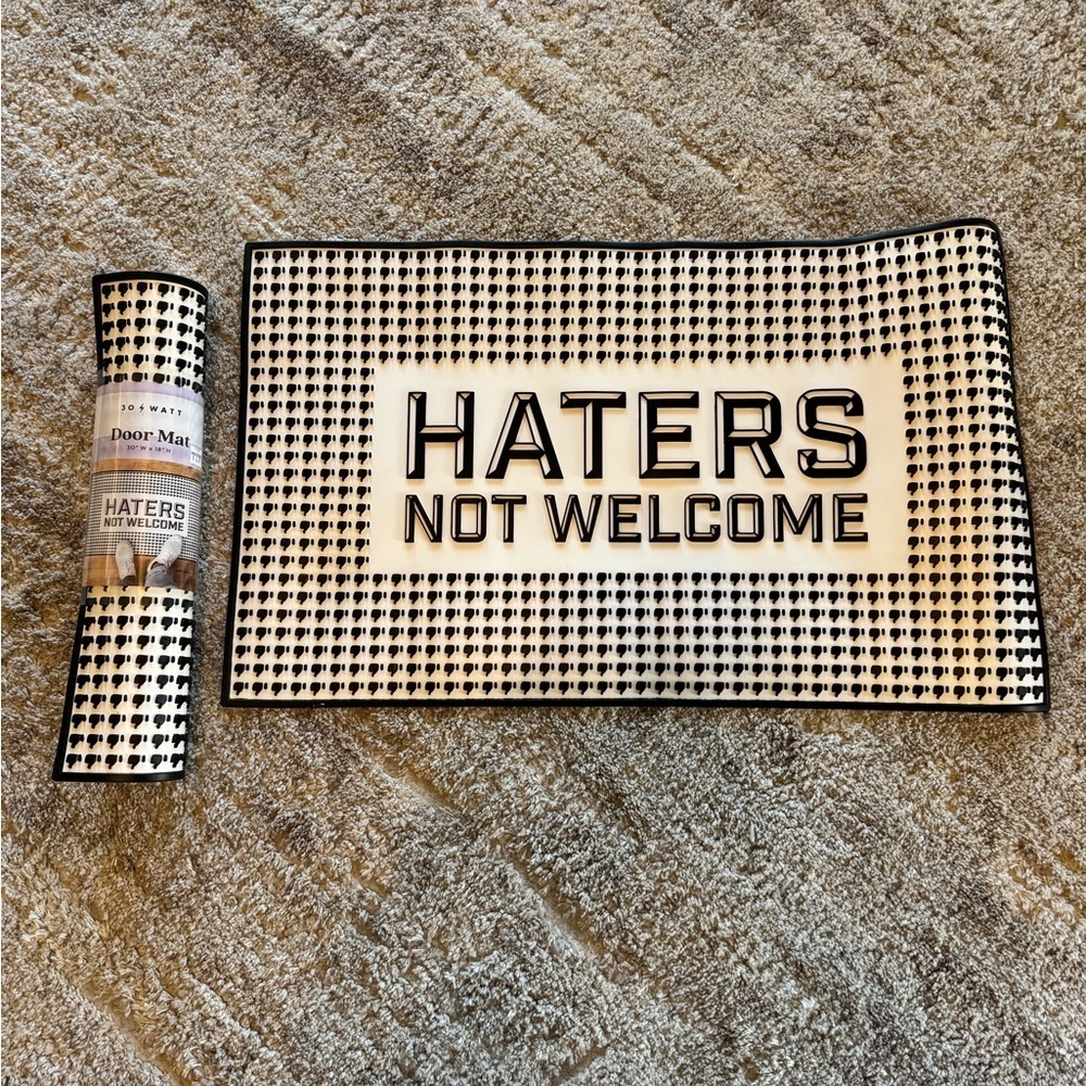 NWT🍍Haters not welcome door mat🍍30Wx 18H🍍
